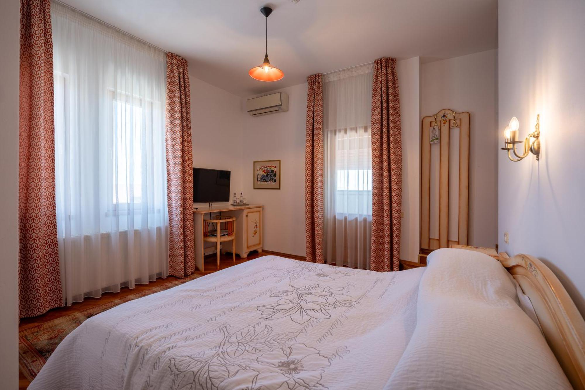 Casa Cranta 4* Brașov